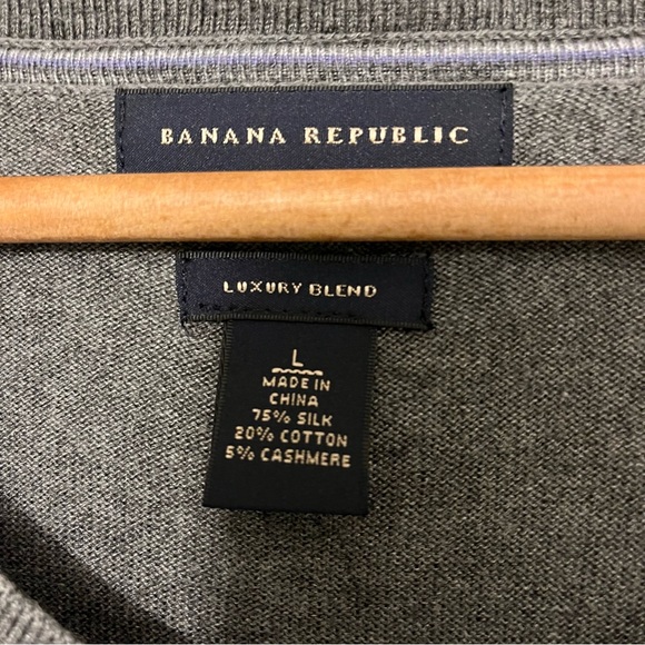 Banana Republic Luxury Blend Long Sleeve Gray Silk Cashmere Blend Sweater L - Picture 4 of 11